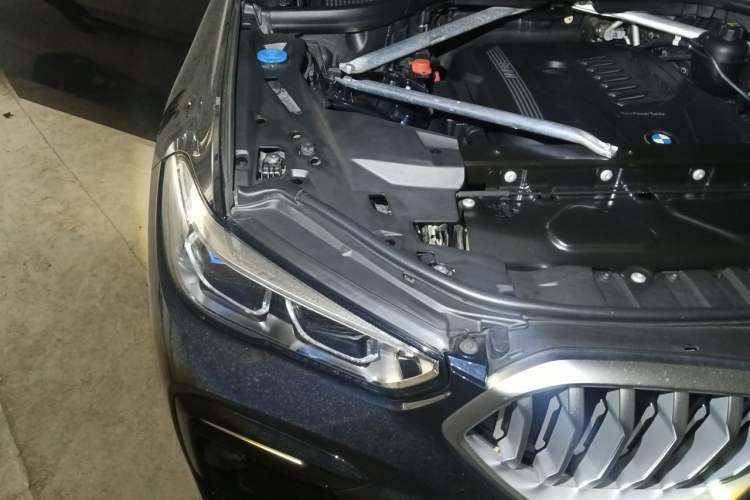 Used BMW X6 2020 xDrive40i Luxury Model with M Sport Package Engine Bay Right