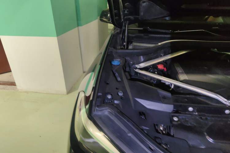 Used BMW X6 2020 xDrive30i M Sport Package Engine Bay Right