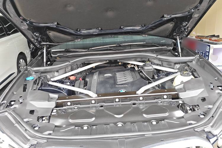 Used BMW X6 2020 xDrive40i Luxury Model with M Sport Package Engine Bay