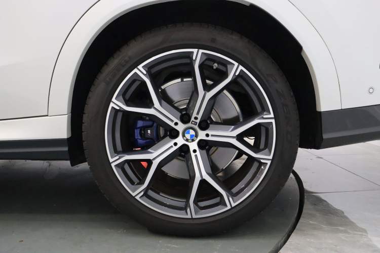 Used BMW X6 2020 xDrive40i Luxury Model with M Sport Package Exterior 2