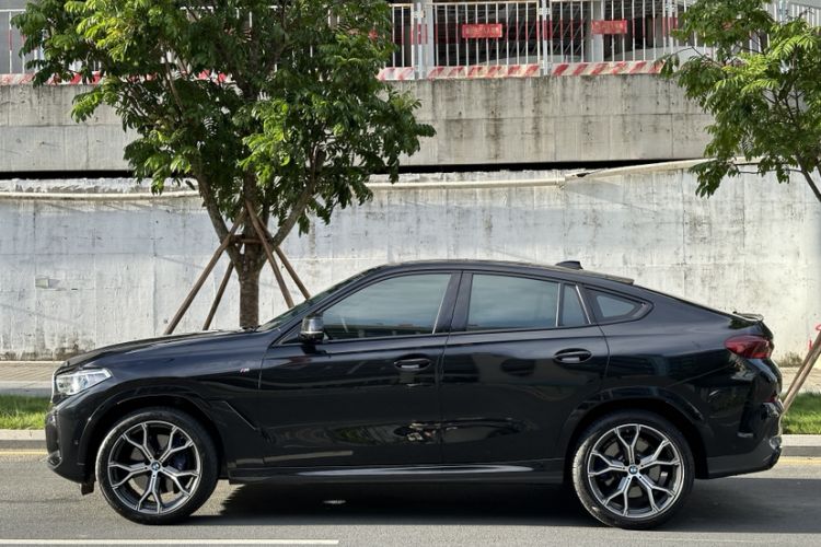 Used BMW X6 2020 xDrive40i Luxury Model with M Sport Package Exterior 3