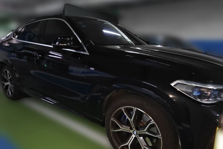 Used BMW X6 2020 xDrive40i Luxury Model with M Sport Package Front Right 45 Deg