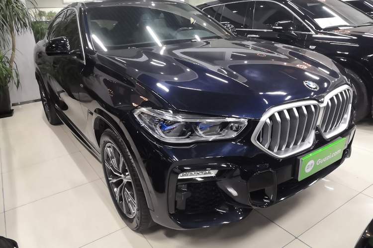 Used BMW X6 2020 xDrive40i M Sport Package Front Right 45 Deg