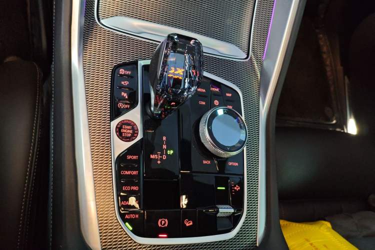 Used BMW X6 2020 xDrive40i Luxury Model with M Sport Package Gear Lever