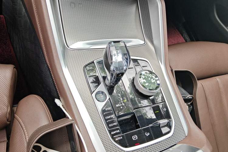 Used BMW X6 2020 xDrive40i Luxury Model with M Sport Package Gear Lever
