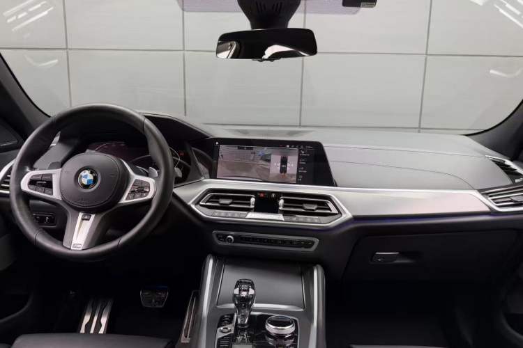 Used BMW X6 2020 xDrive40i Luxury Model with M Sport Package Interior 1