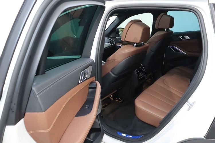 Used BMW X6 2020 xDrive40i Luxury Model with M Sport Package Interior 1