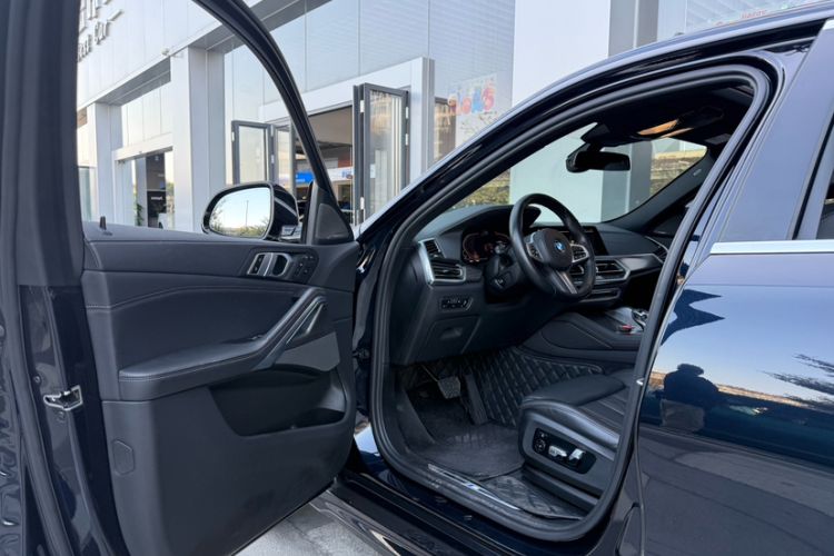 Used BMW X6 2020 xDrive40i Luxury Model with M Sport Package Interior 4