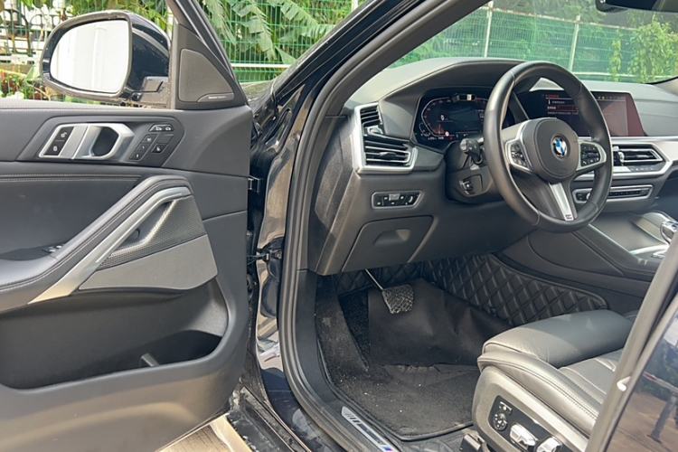 Used BMW X6 2020 xDrive40i Luxury Model with M Sport Package Interior 4