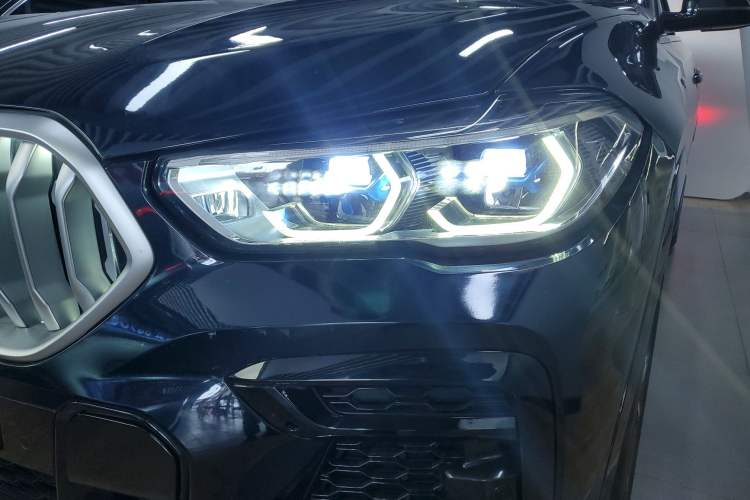 Used BMW X6 2020 xDrive40i Luxury Model with M Sport Package Left Front Headlight