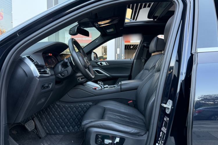 Used BMW X6 2020 xDrive40i Luxury Model with M Sport Package Left Front Seat