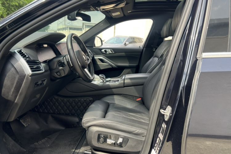 Used BMW X6 2020 xDrive40i Luxury Model with M Sport Package Left Front Seat