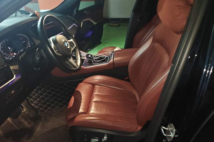 Used BMW X6 2020 xDrive40i Luxury Model with M Sport Package Left Front Seat