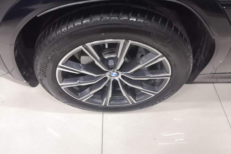 Used BMW X6 2020 xDrive40i M Sport Package Left Front Wheel Hub