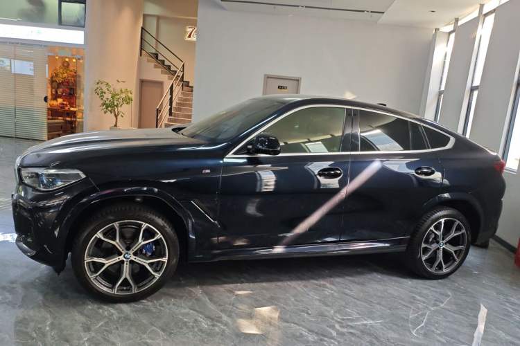 Used BMW X6 2020 xDrive40i Luxury Model with M Sport Package Left Side