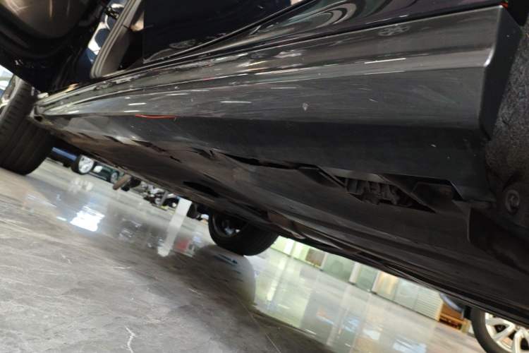 Used BMW X6 2020 xDrive40i Luxury Model with M Sport Package Left Side Sill