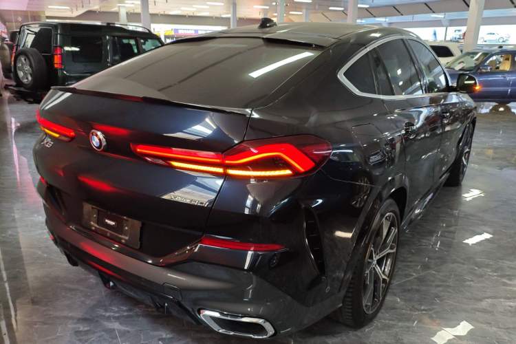 Used BMW X6 2020 xDrive40i Luxury Model with M Sport Package Rear Right 45 Deg