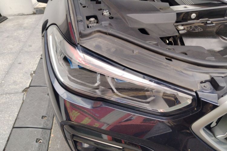 Used BMW X6 2020 xDrive40i Luxury Model with M Sport Package Right Front Headlight