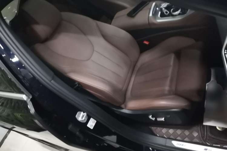 Used BMW X6 2020 xDrive40i M Sport Package Right Front Seat
