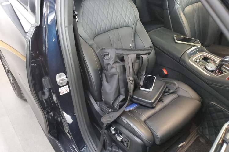 Used BMW X6 2020 xDrive40i Luxury Model with M Sport Package Right Front Seat