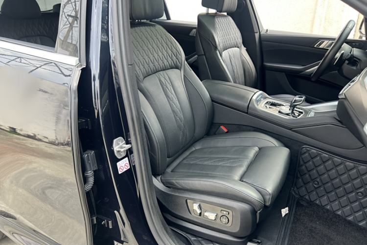 Used BMW X6 2020 xDrive40i Luxury Model with M Sport Package Right Front Seat