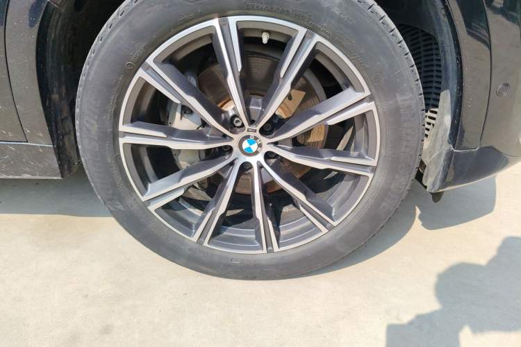 Used BMW X6 2020 xDrive40i M Sport Package Right Front Wheel Hub