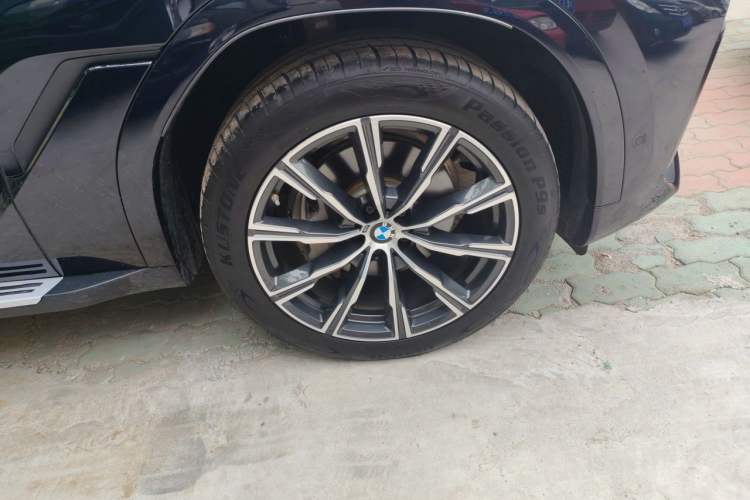 Used BMW X6 2020 xDrive40i M Sport Package Right Front Wheel Hub