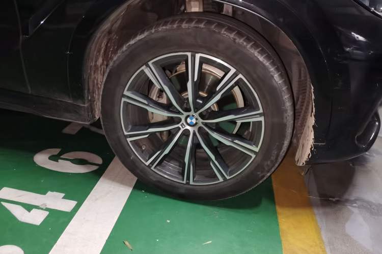 Used BMW X6 2020 xDrive40i M Sport Package Right Front Wheel Hub