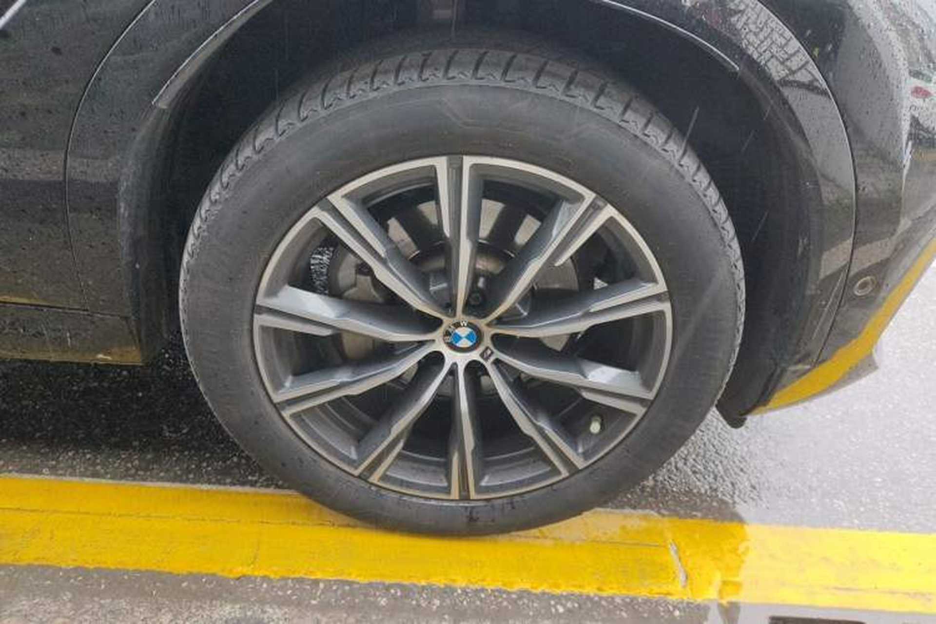 Used BMW X6 2020 xDrive30i M Sport Package Right Front Wheel Hub