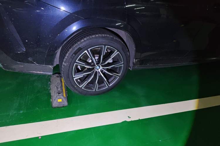 Used BMW X6 2020 xDrive40i M Sport Package Right Front Wheel Hub