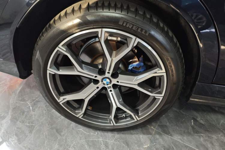 Used BMW X6 2020 xDrive40i Luxury Model with M Sport Package Right Rear Wheel Hub