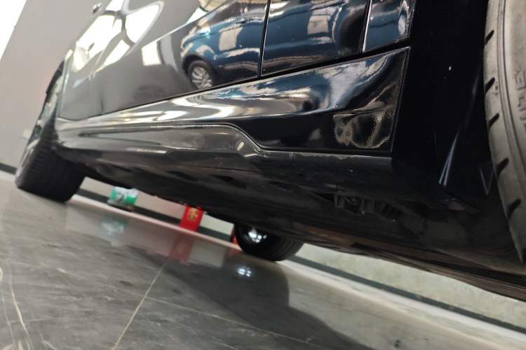 Used BMW X6 2020 xDrive40i Luxury Model with M Sport Package Right Side Sill