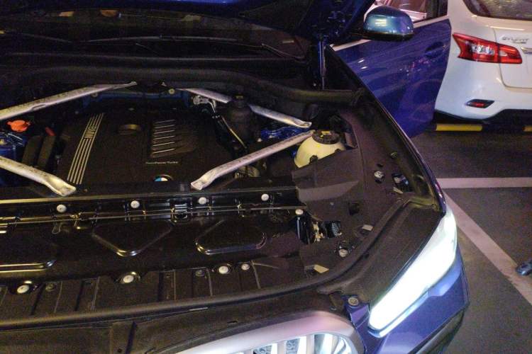 Used BMW X6 2020 xDrive40i M Sport Package Engine Bay Left