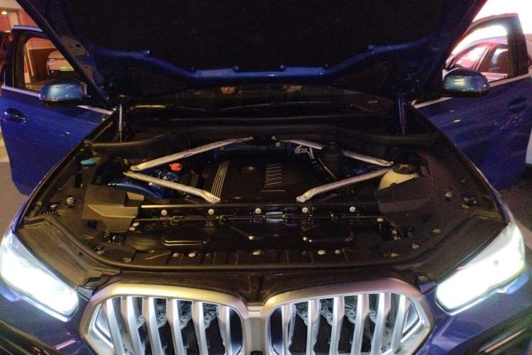 Used BMW X6 2020 xDrive40i M Sport Package Engine Bay
