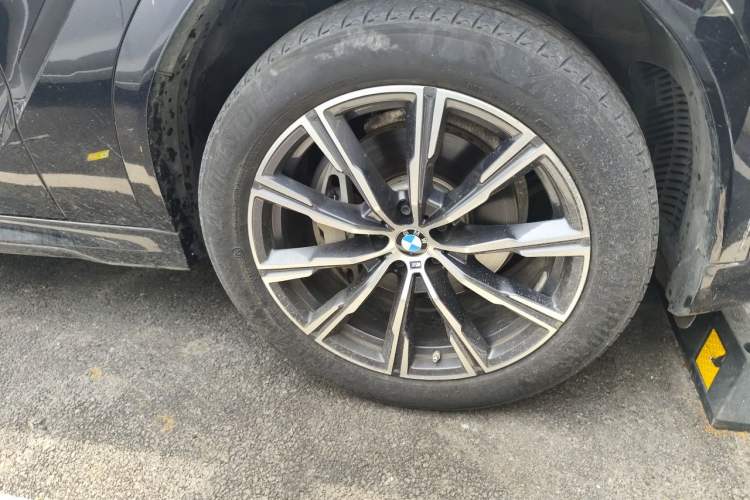 Used BMW X6 2020 xDrive40i M Sport Package Right Front Wheel Hub
