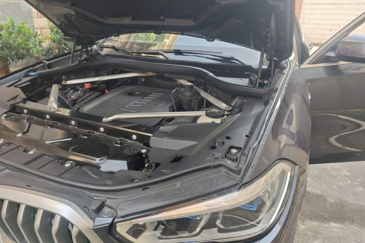 Used BMW X6 2020 xDrive40i Luxury Model with M Sport Package Engine Bay Left