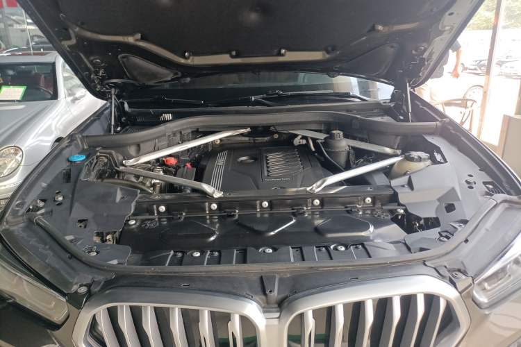 Used BMW X6 2020 xDrive40i Luxury Model with M Sport Package Engine Bay
