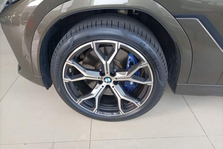 Used BMW X6 2020 xDrive40i Luxury Model with M Sport Package Exterior 7