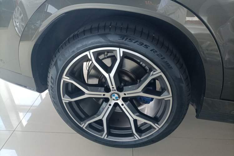 Used BMW X6 2020 xDrive40i Luxury Model with M Sport Package Exterior 8