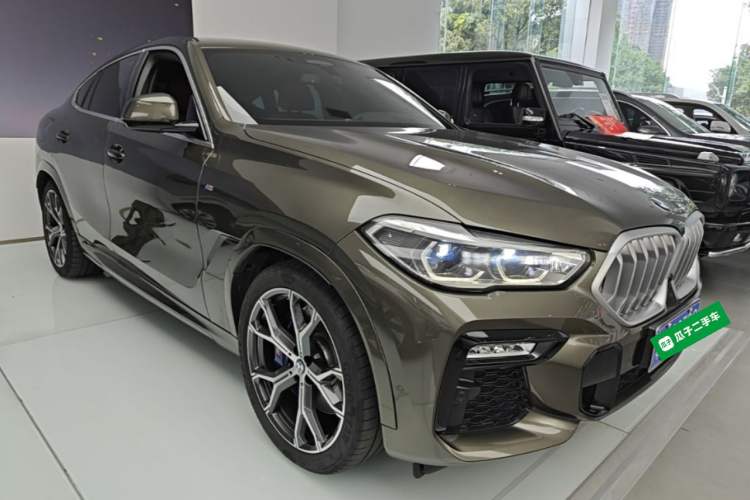 Used BMW X6 2020 xDrive40i Luxury Model with M Sport Package Front Right 45 Deg