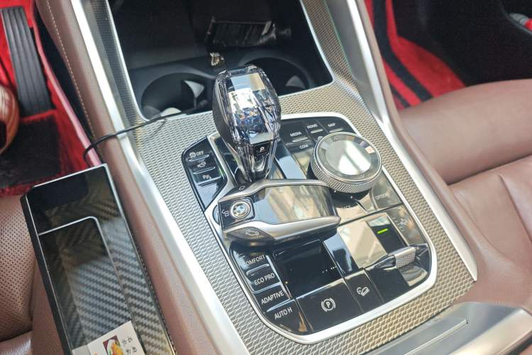 Used BMW X6 2020 xDrive40i Luxury Model with M Sport Package Gear Lever