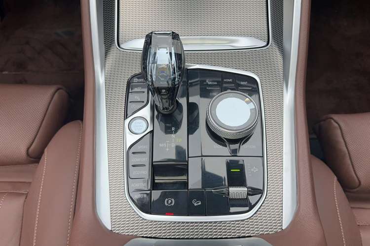 Used BMW X6 2020 xDrive40i Luxury Model with M Sport Package Gear Lever