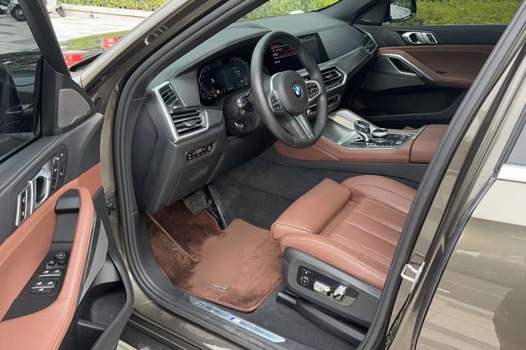 Used BMW X6 2020 xDrive40i Luxury Model with M Sport Package Interior 3