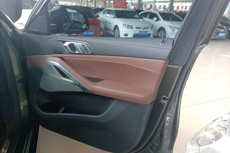 Used BMW X6 2020 xDrive40i Luxury Model with M Sport Package Interior 5