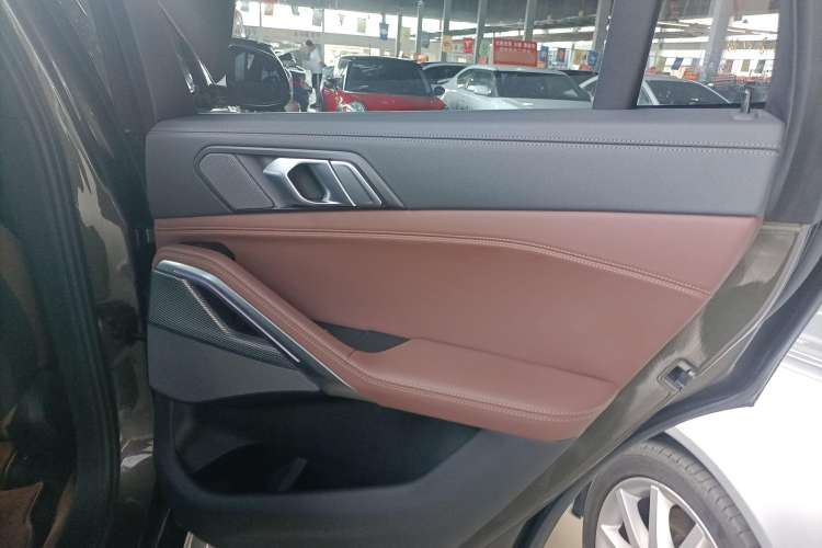 Used BMW X6 2020 xDrive40i Luxury Model with M Sport Package Interior 6
