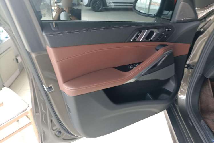 Used BMW X6 2020 xDrive40i Luxury Model with M Sport Package Interior 7