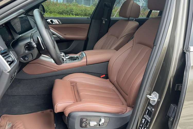 Used BMW X6 2020 xDrive40i Luxury Model with M Sport Package Left Front Seat