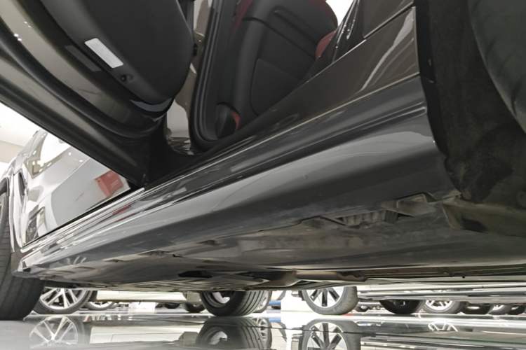 Used BMW X6 2020 xDrive40i Luxury Model with M Sport Package Left Side Sill
