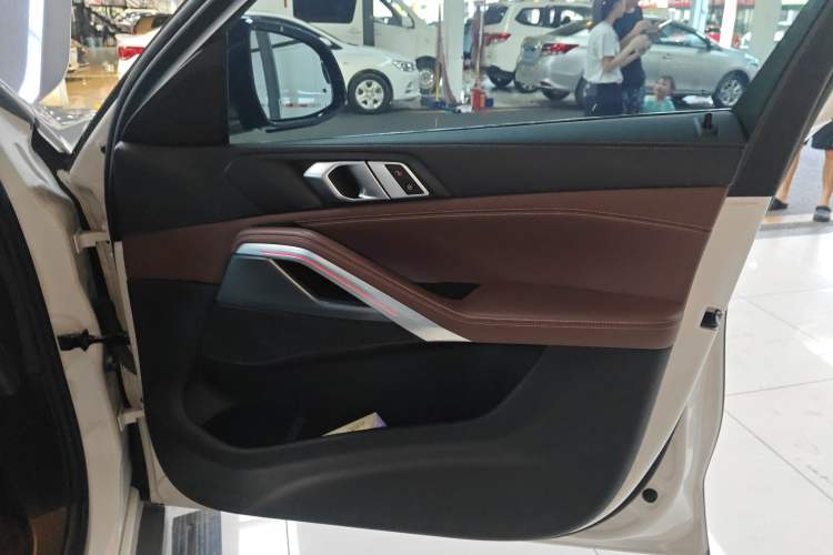Used BMW X6 2020 xDrive30i M Sport Package Right Front Door Interior
