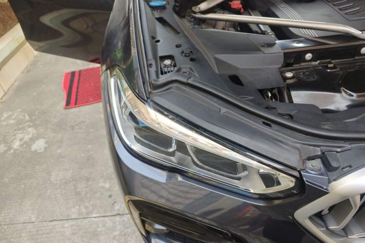 Used BMW X6 2020 xDrive40i Luxury Model with M Sport Package Right Front Headlight